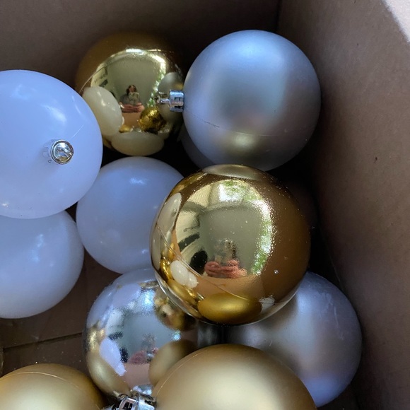 Winter Wonder Lane 32 Piece Shatterproof Ornaments - Picture 13 of 14